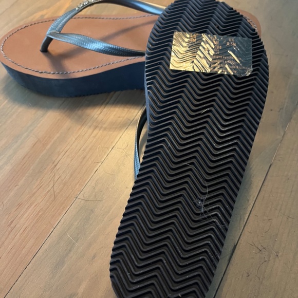 Sandals - Picture 3 of 4